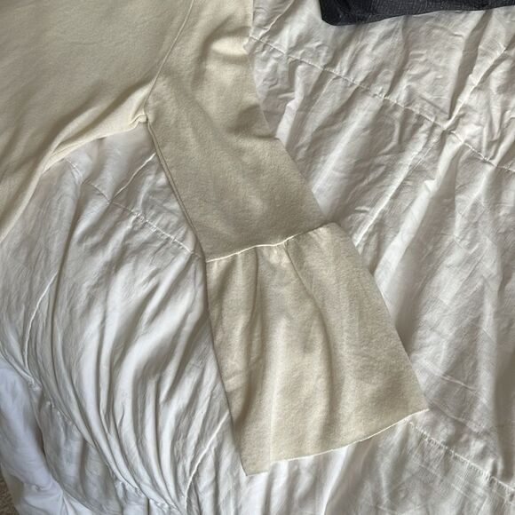 Lauren Conrad Pullover sweater with Bell Sleeves Size XS NWT Cream - Picture 4 of 7
